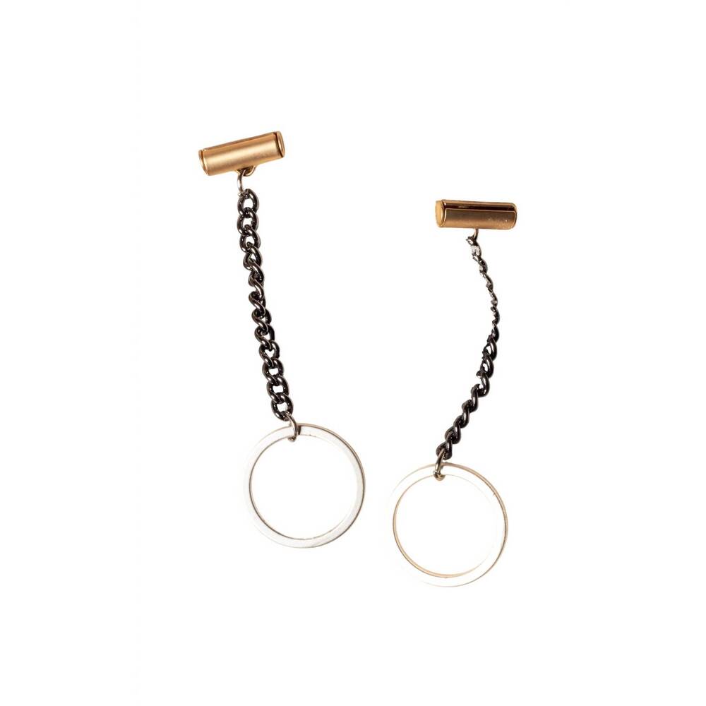 NEW YACHT CLUB ACCESS women's chained together earrings in white